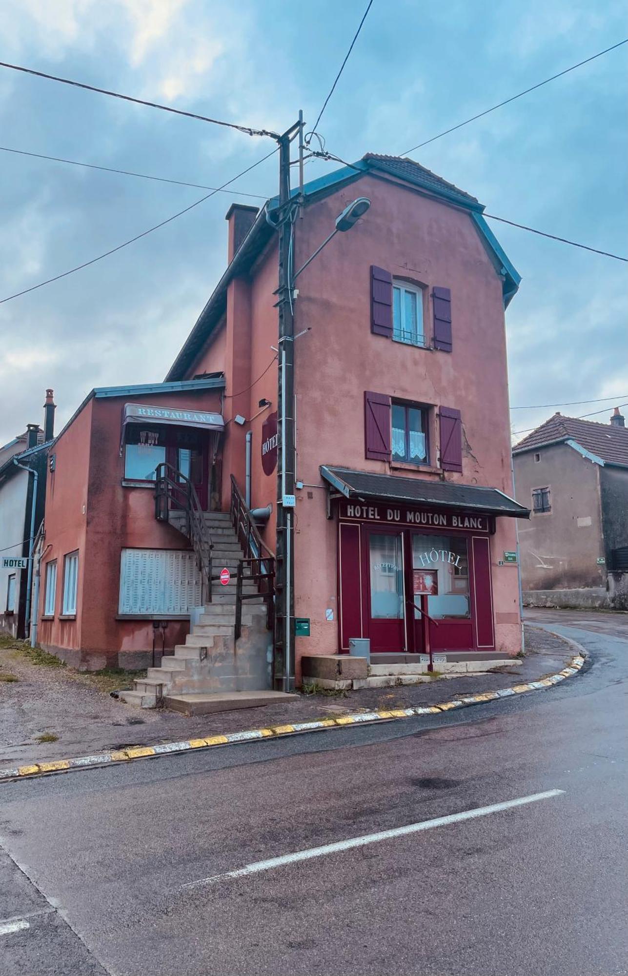 L'Hotel Du Mouton Blanc Fresne-Saint-Mames Exterior foto